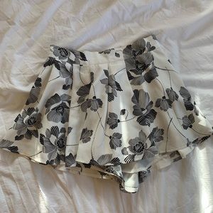 Foral Black and White Women’s Skort